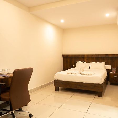 The King'S Meadows Hotel Golhalli Exterior foto