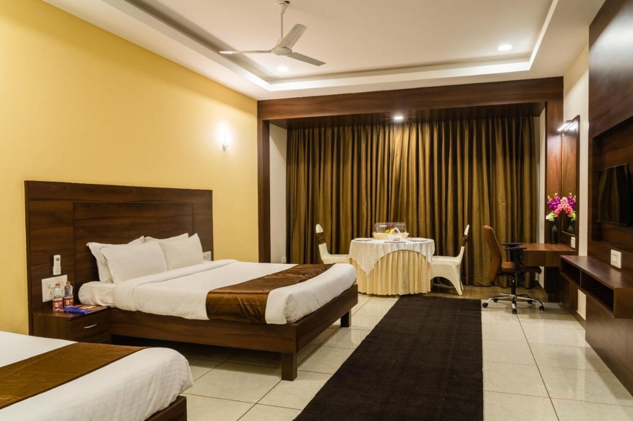 The King'S Meadows Hotel Golhalli Exterior foto