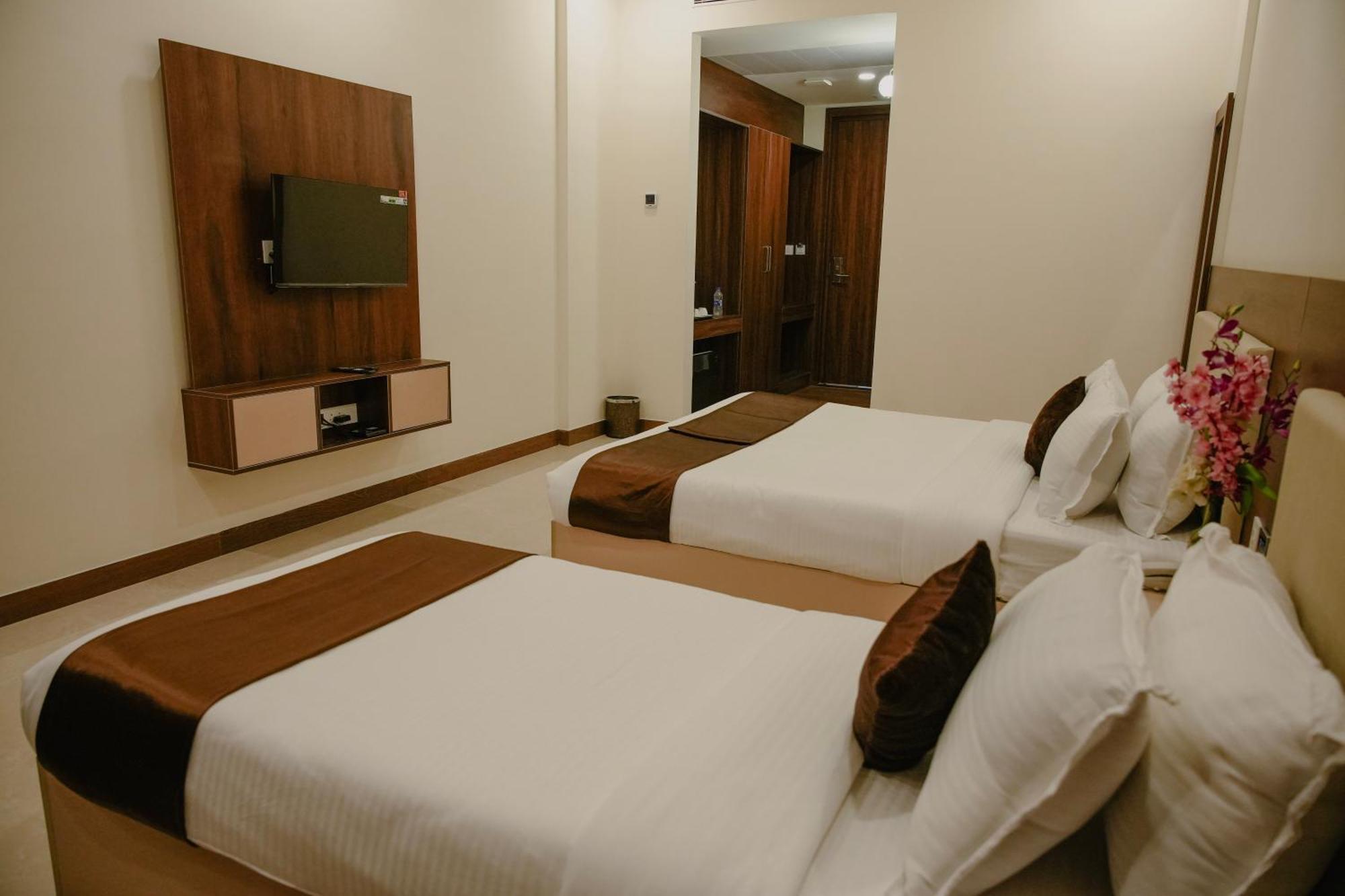 The King'S Meadows Hotel Golhalli Exterior foto