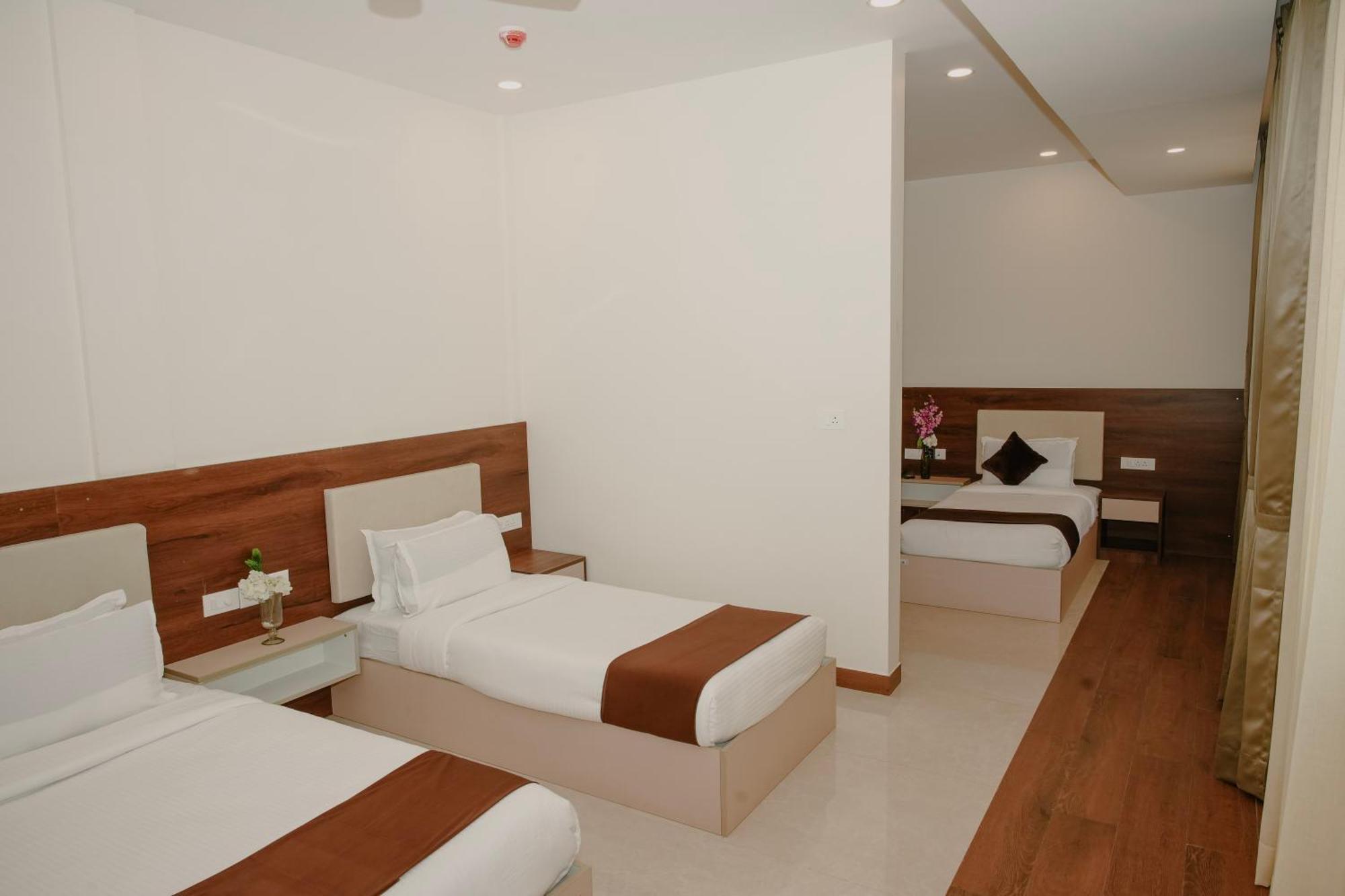 The King'S Meadows Hotel Golhalli Exterior foto