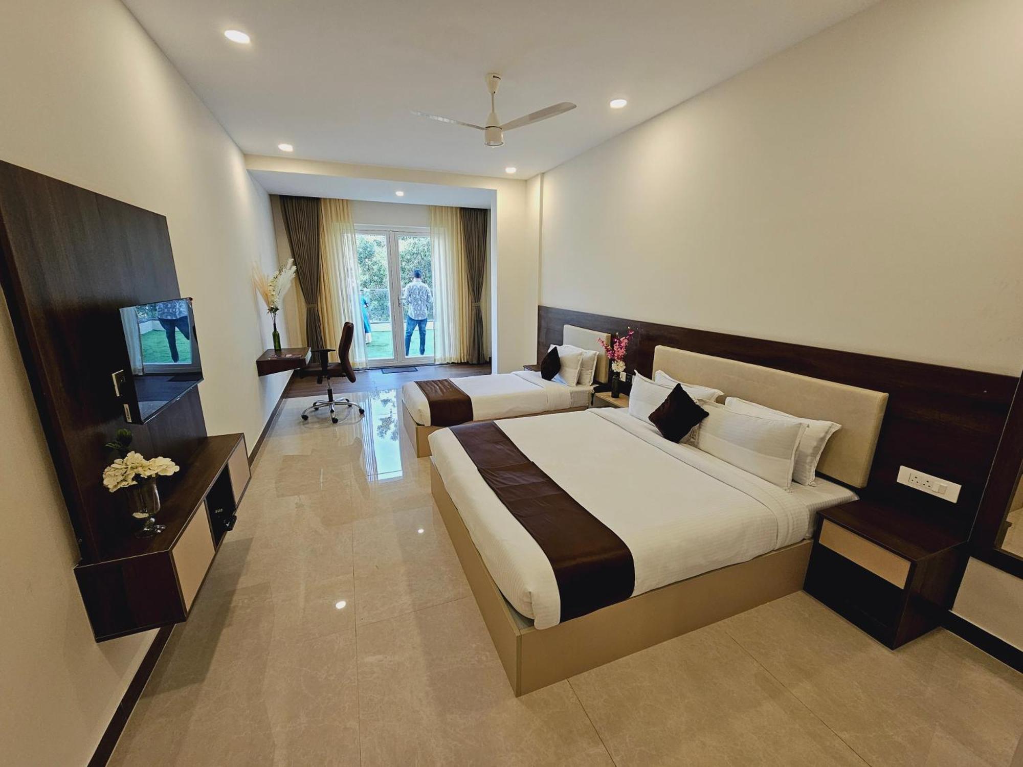 The King'S Meadows Hotel Golhalli Exterior foto