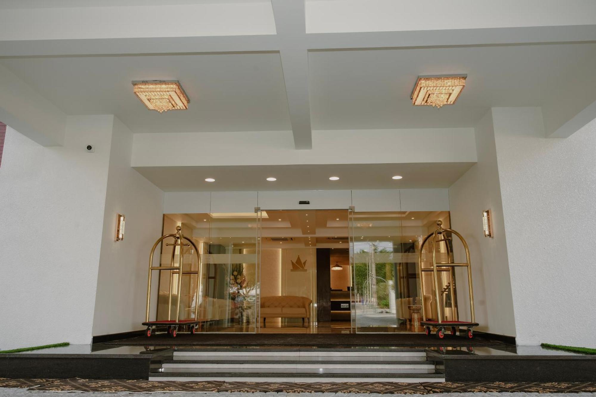 The King'S Meadows Hotel Golhalli Exterior foto