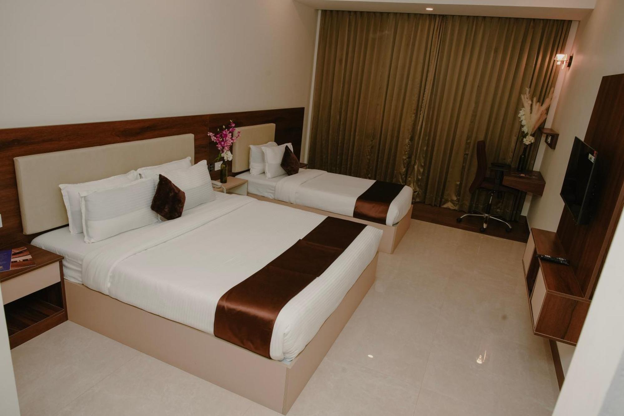 The King'S Meadows Hotel Golhalli Exterior foto
