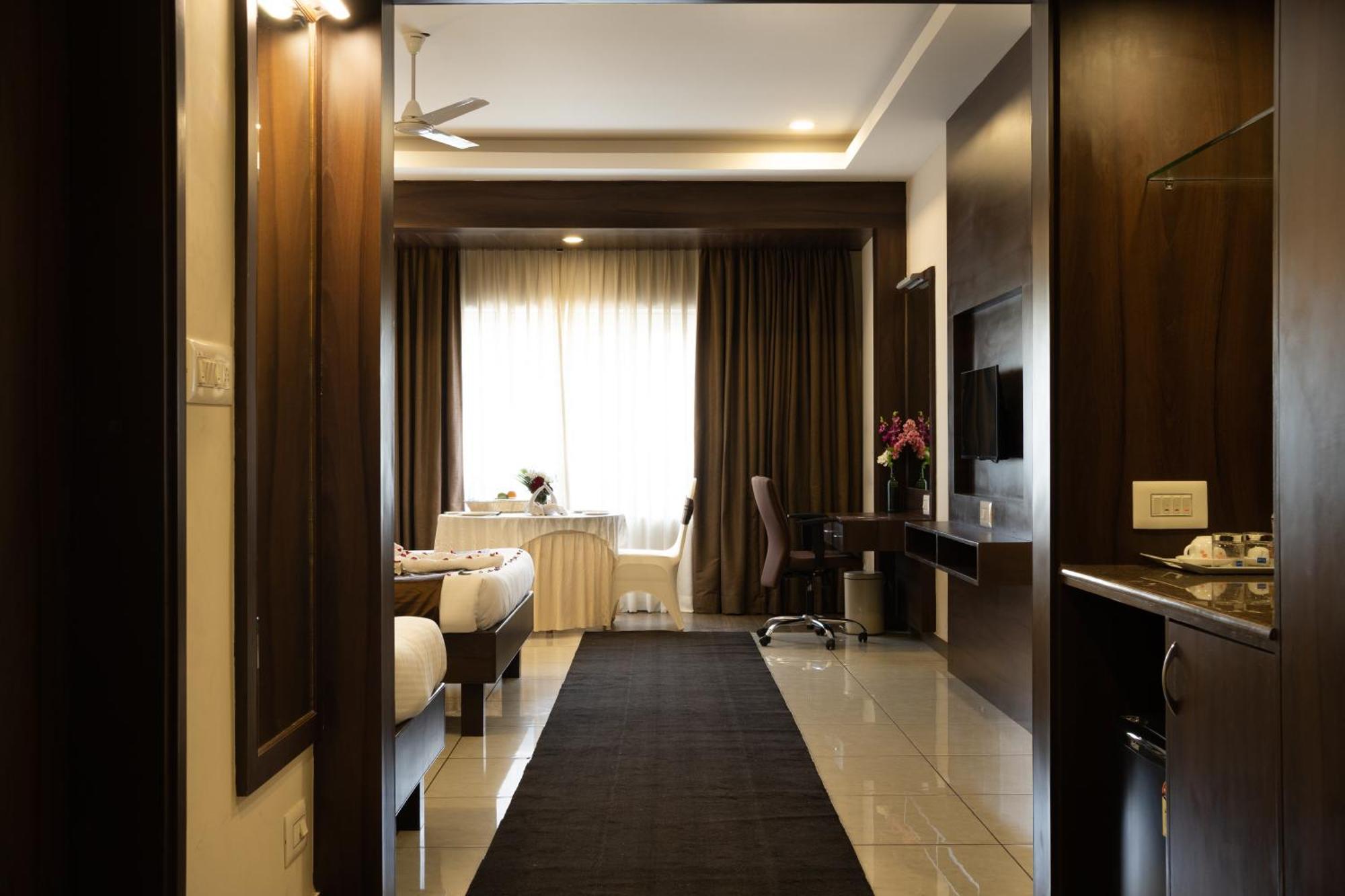The King'S Meadows Hotel Golhalli Exterior foto
