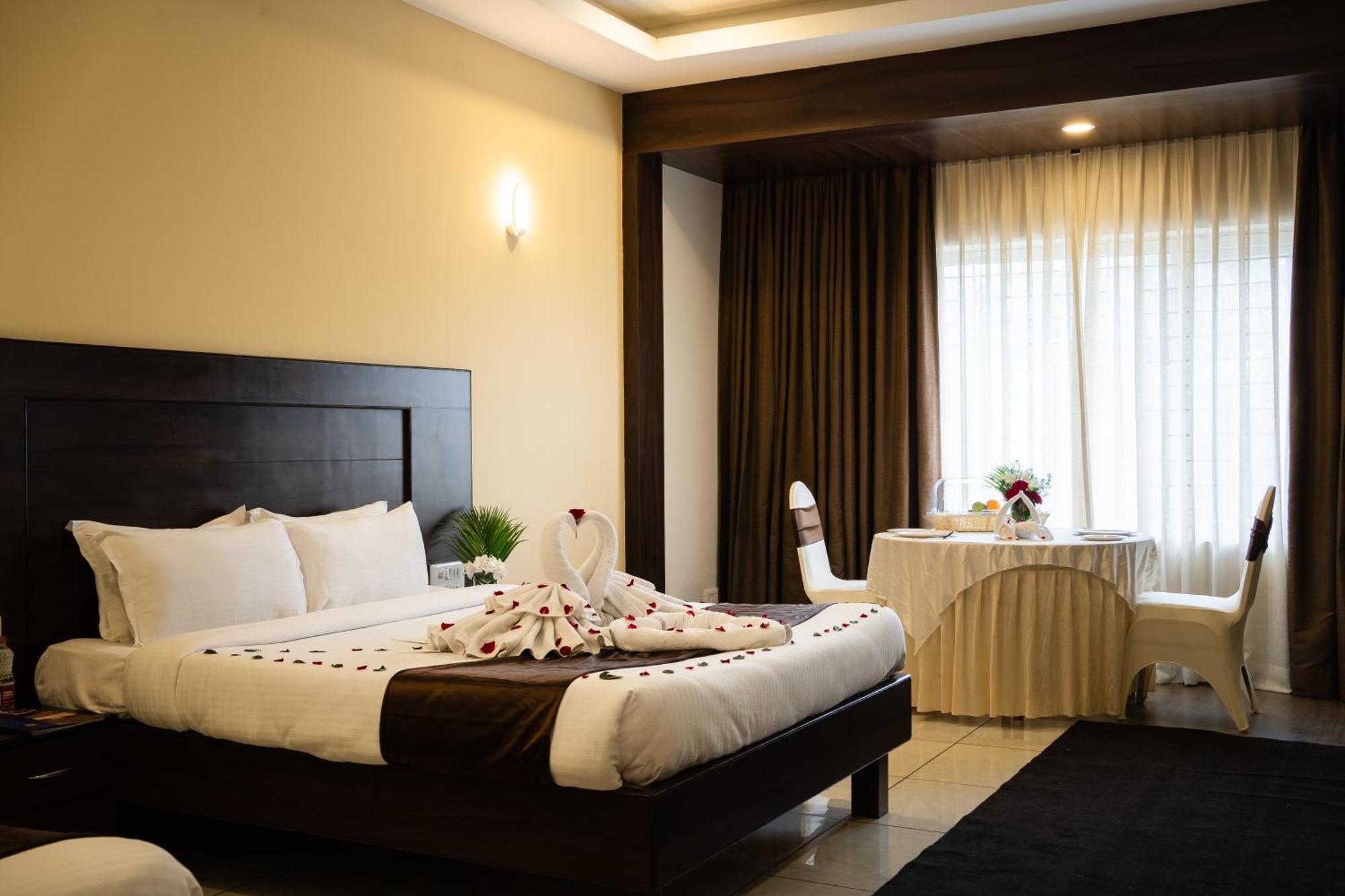 The King'S Meadows Hotel Golhalli Exterior foto