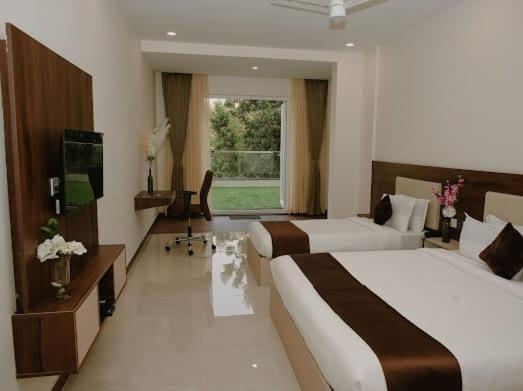 The King'S Meadows Hotel Golhalli Exterior foto